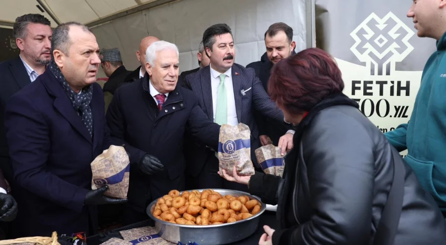 Bursa'nın fetih kutlamaları Osmanlı'nın ilk kuruluş hutbesinin okunduğu Kumluk Cami'sinde başladı