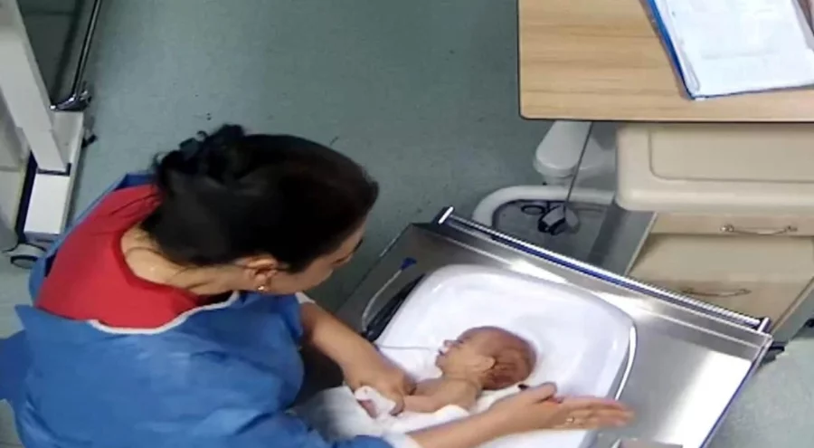 5 günlük bebeğe şiddet... Hemşire tutuklandı