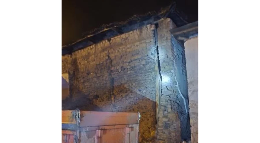 Bursa'da da hissedilen Sındırgı depreminde bir evde hasar oluştu!