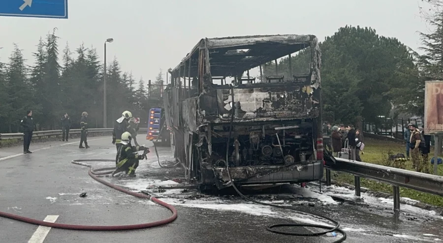 Seyir halindeki yolcu otobüsünde yangın: Facia son anda önlendi
