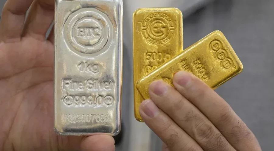 Tarihi rekor! Altın 5 bin dolara yaklaştı, gümüş 100 doları aştı