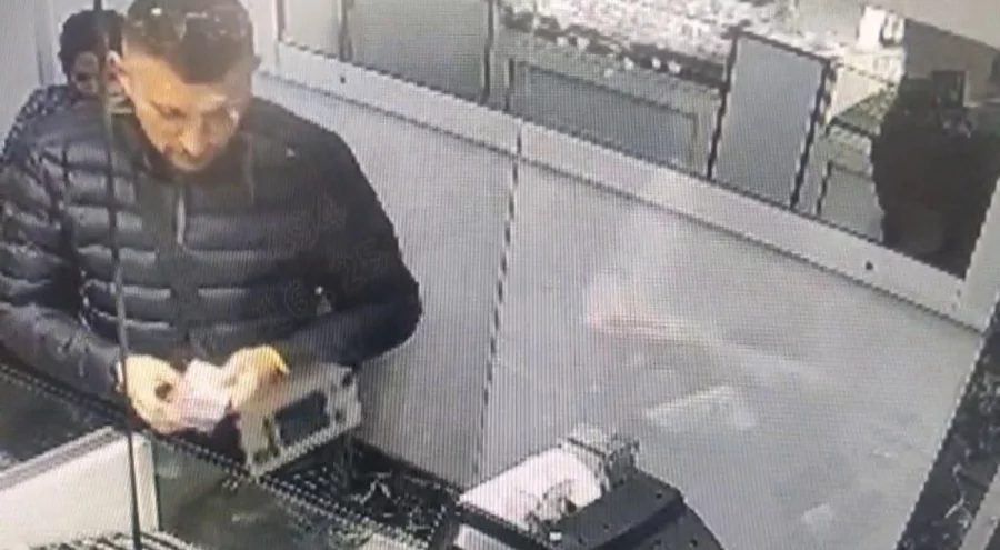 Bursa'da sahte altın dolandırıcılığı: Kuyumcuları kandırdılar, kameraya takıldılar