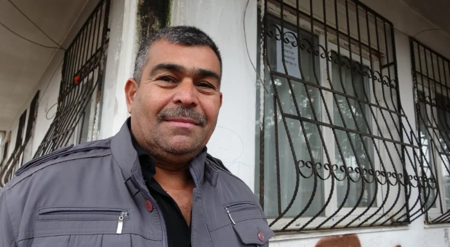 Bağımlılardan bıktı, evinin camına "Bu evde uyuşturucu satışı yoktur, rahatsız etmeyin" yazılı not astı