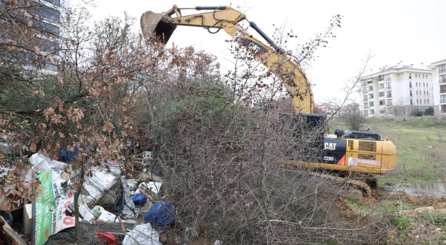 Nilüfer Balkan Mahallesi'ndeki kaçak barakalar yıkıldı