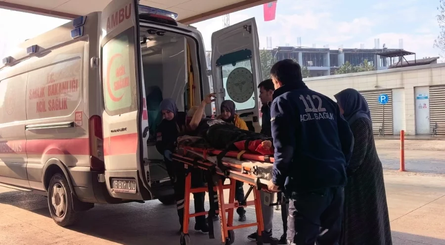 Bursa'da inşaat demirlerinin altında kalan işçi yaralandı