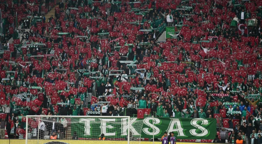 Bursa tek yürek! Bursaspor tribünleri kırmızı beyaza büründü