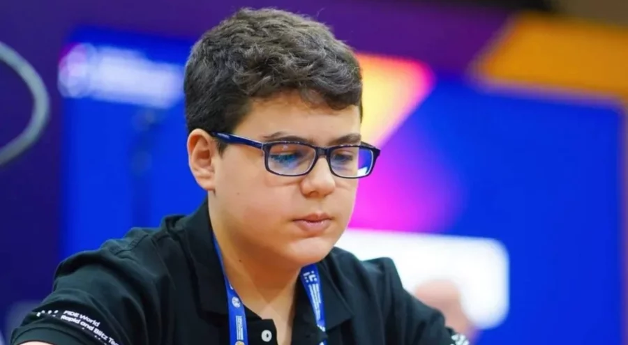 Türk satranç oyuncusu Yağız Kaan Erdoğmuş, Erigaisi'yi yendi