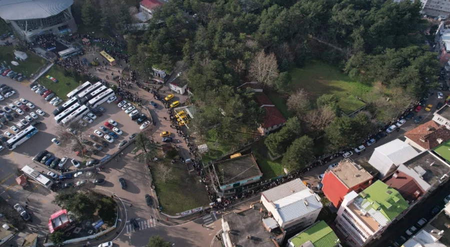 Güneşli havayı fırsat bilenler Uludağ yolunda! Teleferikte 1 kilometrelik kuyruk...