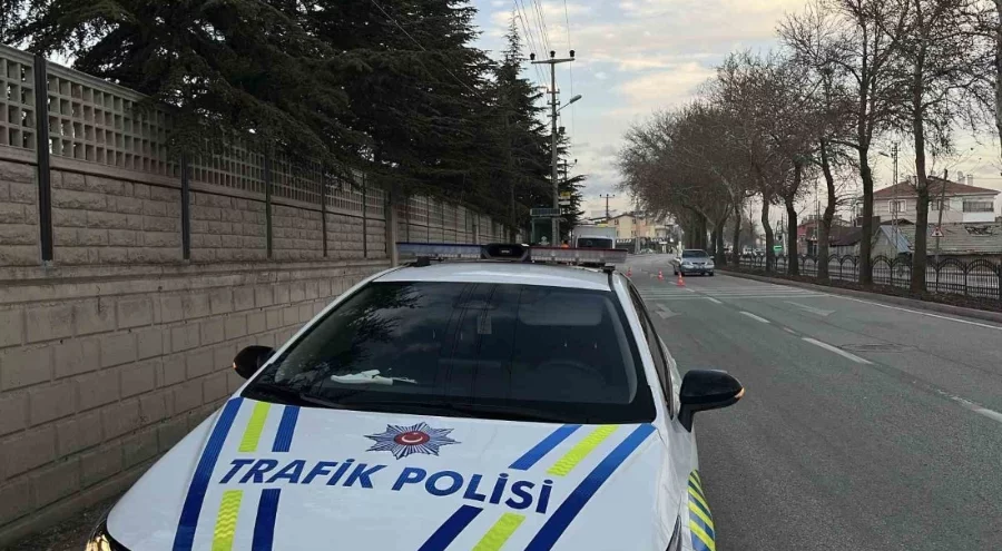 Konya'da motosiklet otobüs durağına çarptı: 1 kişi öldü