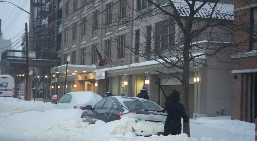 ABD'de kar fırtınası kabusu sürüyor: En az 13 bin uçuş iptal edildi, 953 bin kişi elektriksiz kaldı