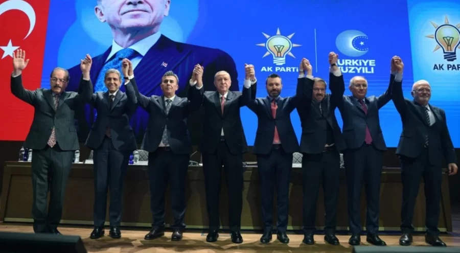 Dört belediye başkanı daha Ak Parti'ye katıldı