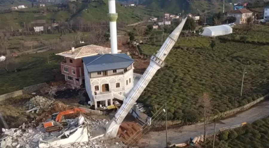 Rize'de arazi anlaşmazlığı üzerine cami yıkıldı: 'Sana para vereceğimize...'