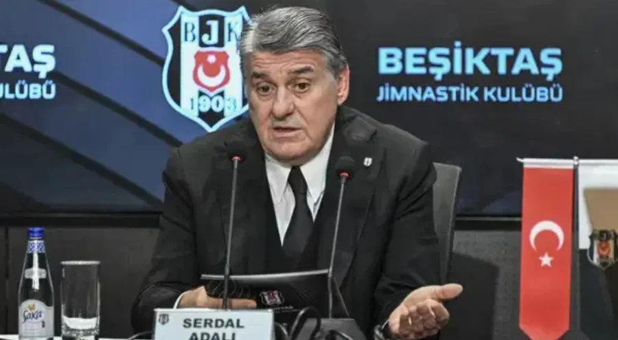 Beşiktaş tribünlerinden 'yönetim istifa' tezahüratı!