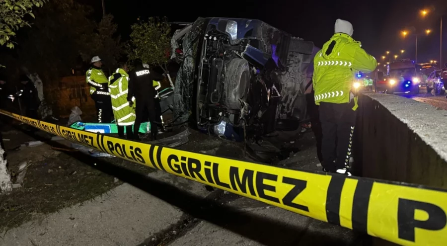 Yolcu otobüsü devrildi: 8 yaralı