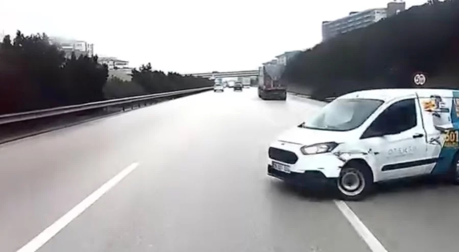 Bursa'da otoyolda facianın eşiğinden dönüldü: Kontrolden çıkan kamyonet yolda savruldu