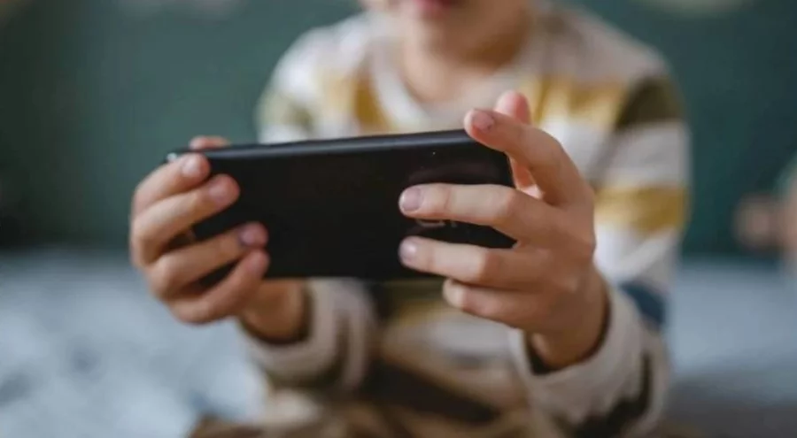 Fransa'da 15 yaşından küçüklere sosyal medya yasaklanıyor