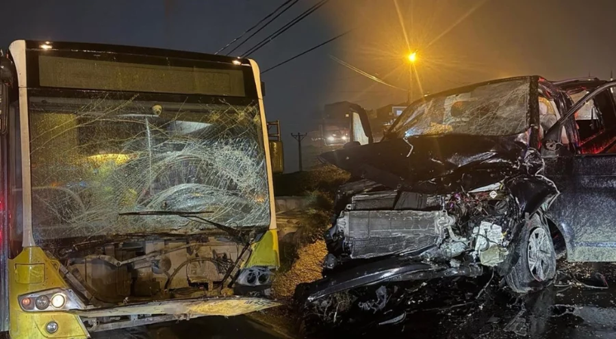 İETT otobüsü karşı şeride geçti: Ölü ve yaralı var...
