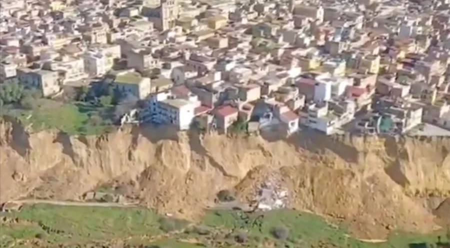 İtalya'da toprak kayması yaşanan ilçede yüksek risk devam ediyor