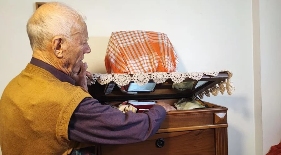 Adana'da görme ve duyma engelli adamın sakladığı 1 kilo altın çalındı