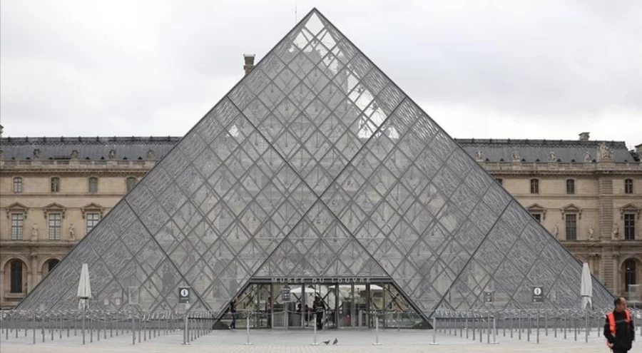 Louvre Müzesi yeni yıla grevlerle devam ediyor: İşçilerin protestosu nedeniyle ziyaretçi girişleri kapatıldı