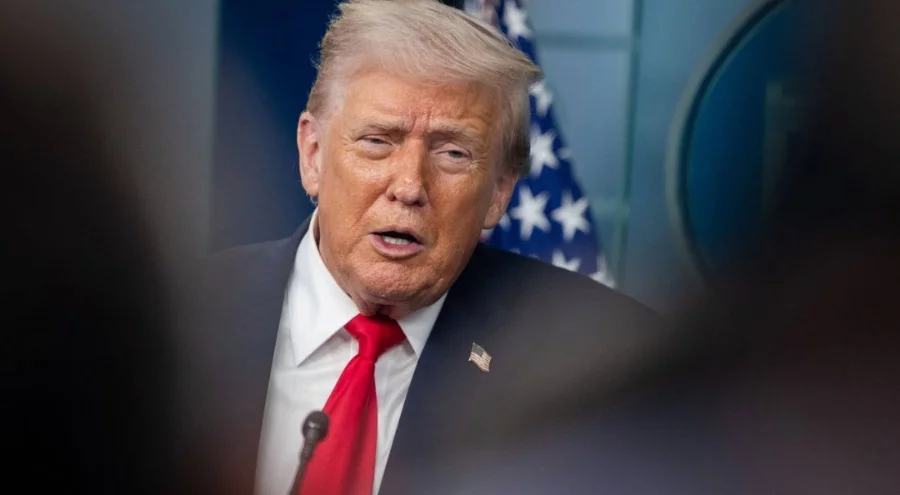 Trump: "İran'a doğru yeni donanma yolda"