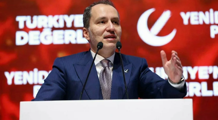 Erbakan'dan Ak Parti'ye geçen belediye başkanlarına sert tepki: 'Omurgalı bir duruş sergileyemedi...