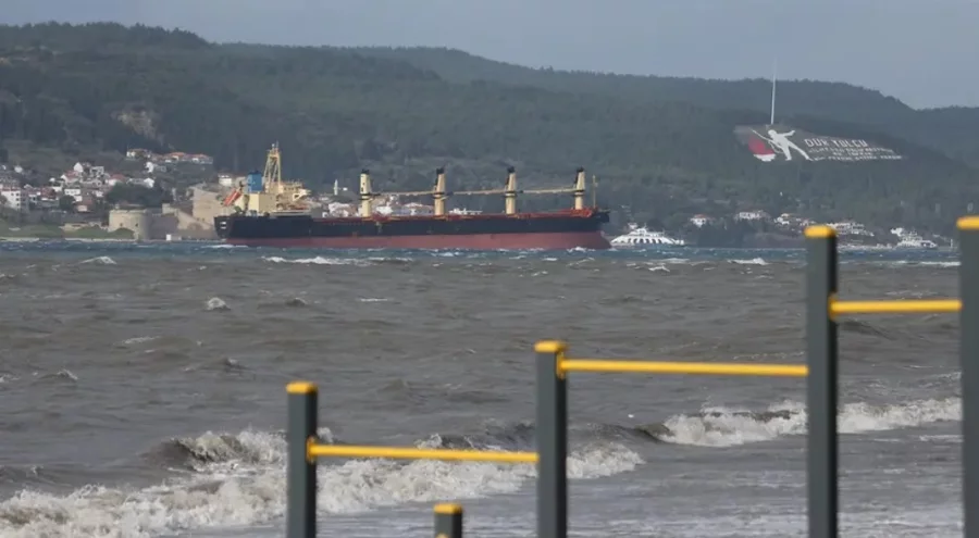 Çanakkale Boğazı gemi geçişlerine kapatıldı