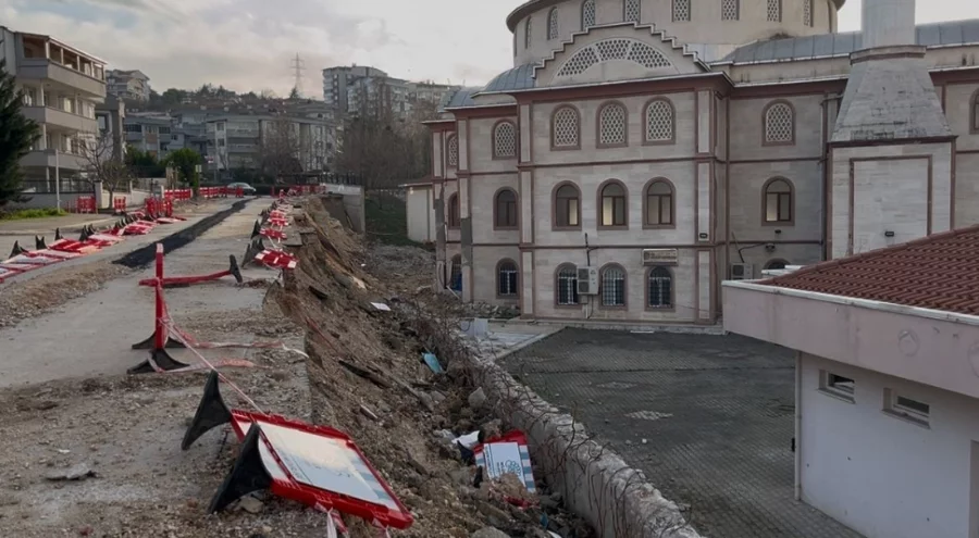 Bursa Nilüfer'de istinat duvarı çöktü, mahalle halkı çözüm bekliyor