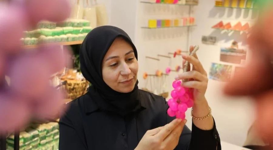 Elazığ'da 3 çeşitle başladı, 100 çeşitle dükkan açtı; bitkilerin özünü paraya dönüştürüyor