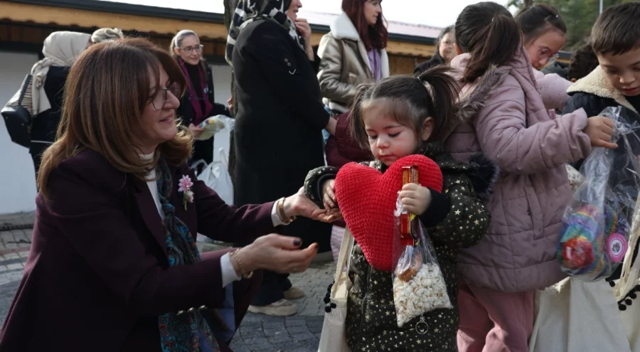 Nilüferli kadınların hediyeleri Harmancıklı çocuklara ulaştı