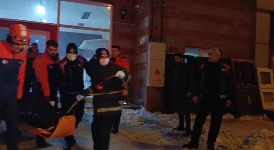 Kars'ta asansör boşluğuna düşen bir kişi öldü