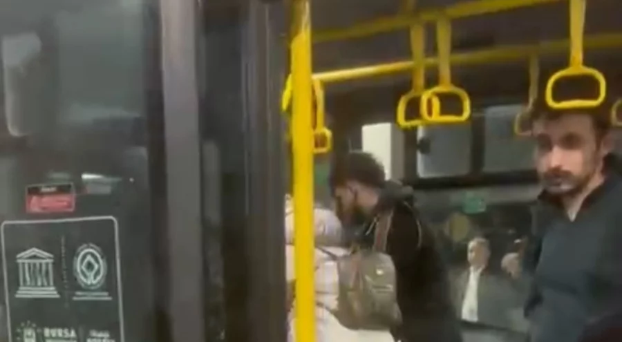 Bursa'da seyir halindeki minibüste kalp krizi!