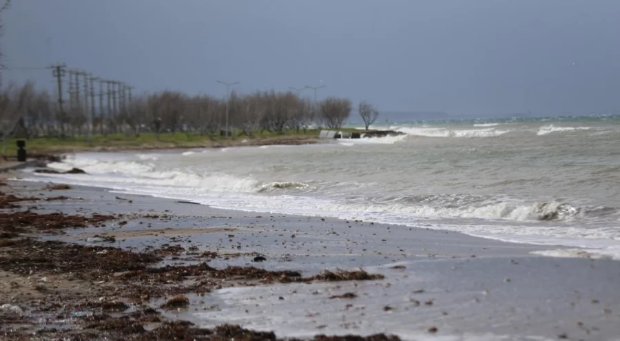 Çanakkale Boğazı transit gemi geçişlerine kapatıldı