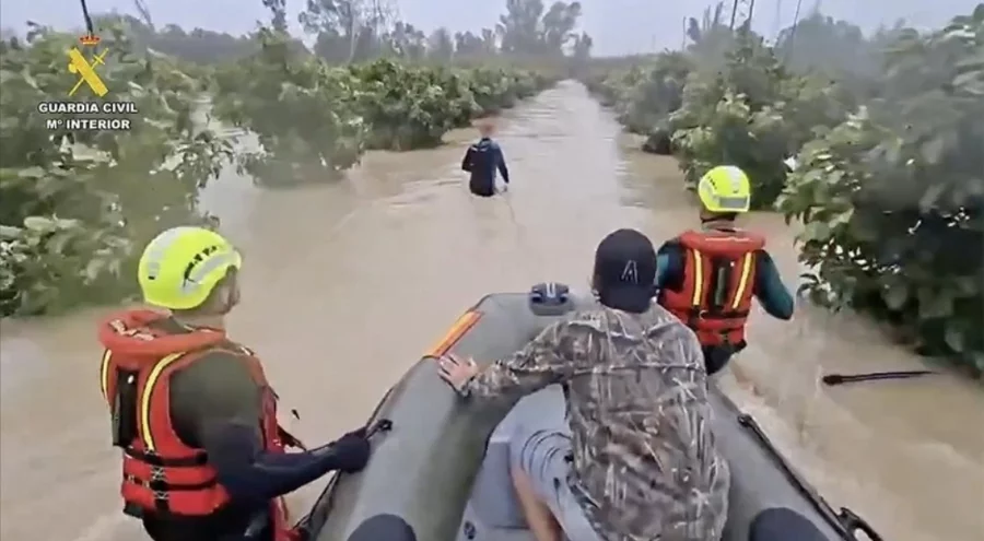 İspanya'da sel baskınlarında mahsur kalan 50 kişi tahliye edildi