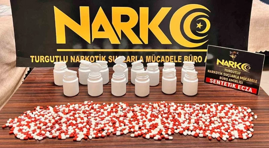 Manisa'da uyuşturucu operasyonu: Aracın kaputuna gizlenmiş uyuşturucu ele geçirildi