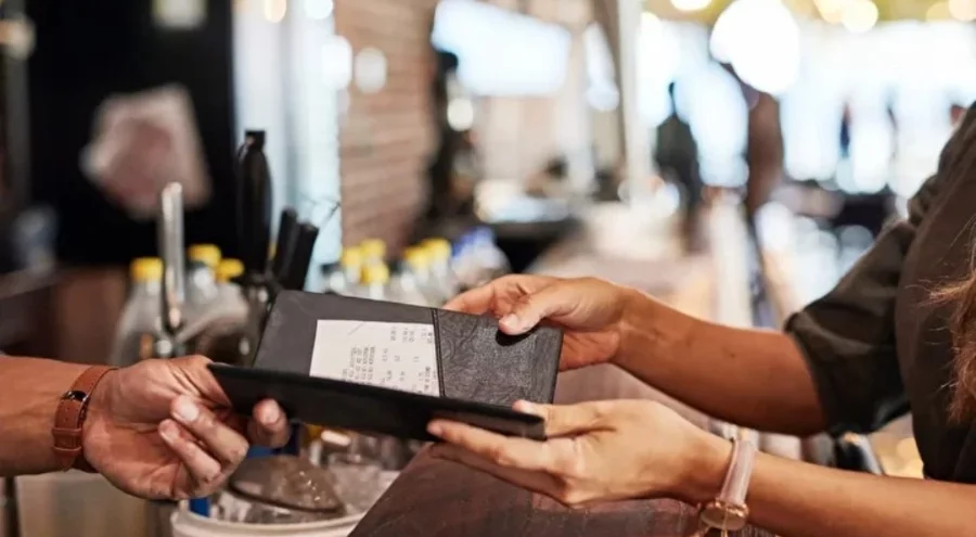 Resmi Gazete'de yayımlandı: Restoranlarda ek ücret dönemi sona erdi