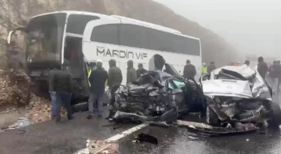 TAG Otoyolu'nda 10 araç birbirine girdi! Ölü ve yaralılar var