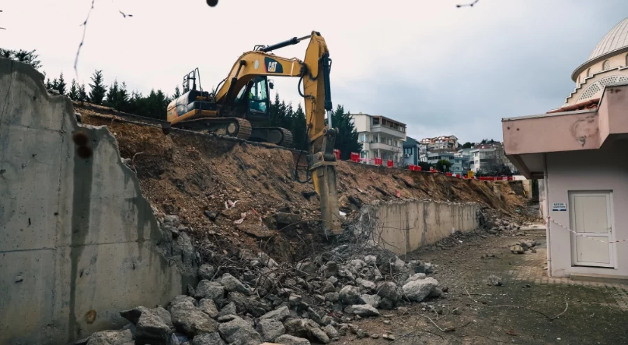 Bursa Nilüfer'de çöken istinat duvarı yenileniyor