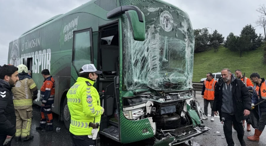 Konyaspor takım otobüsü İstanbul'da tır ile çarpıştı: Yaralılar var