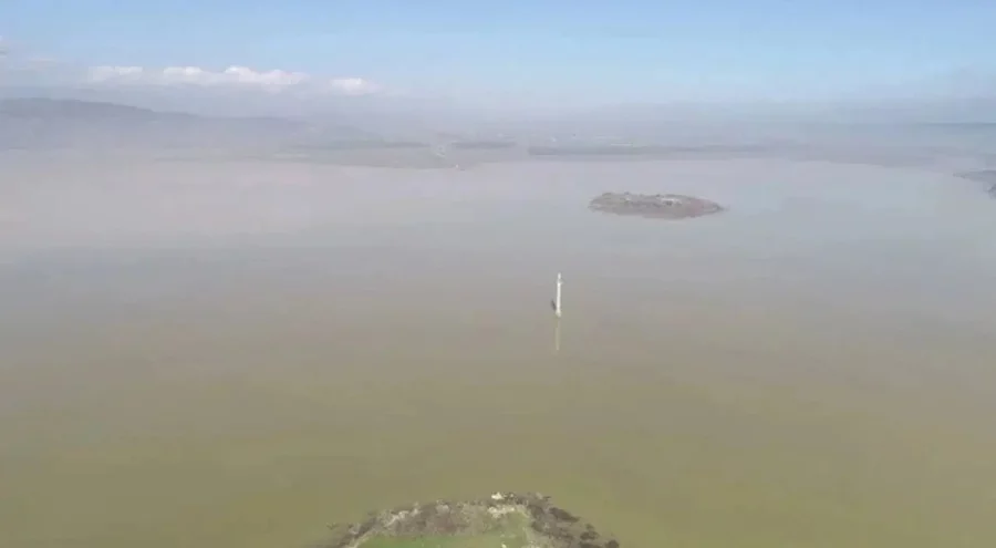 İzmir'de yoğun yağış barajda çamura yol açtı
