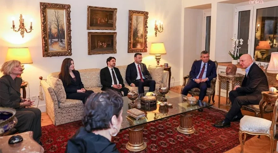 CHP lideri Özgür Özel'den hayatını kaybeden sanatçı Haldun Dormen'in ailesine ziyaret