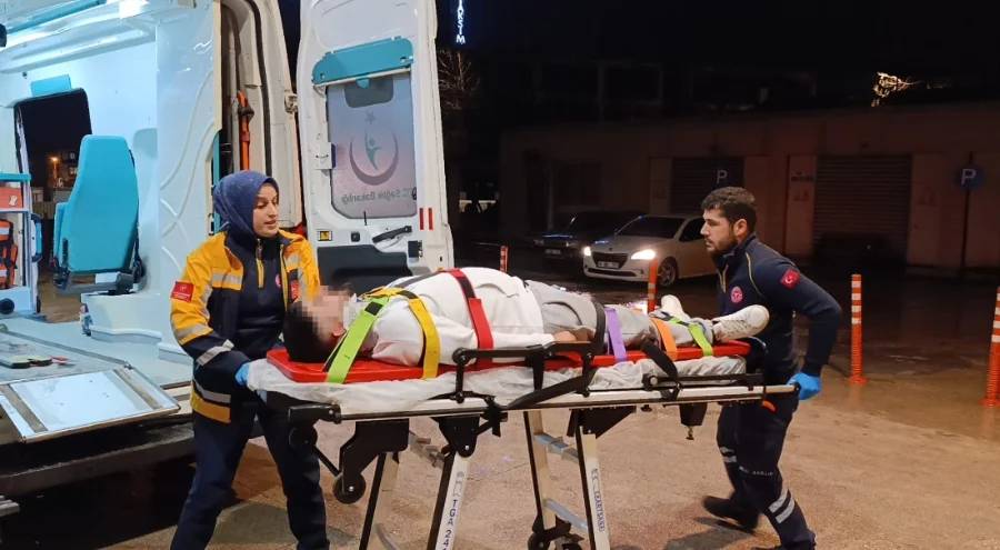 Bursa'da iki otomobil kafa kafaya çarpıştı: 3 yaralı