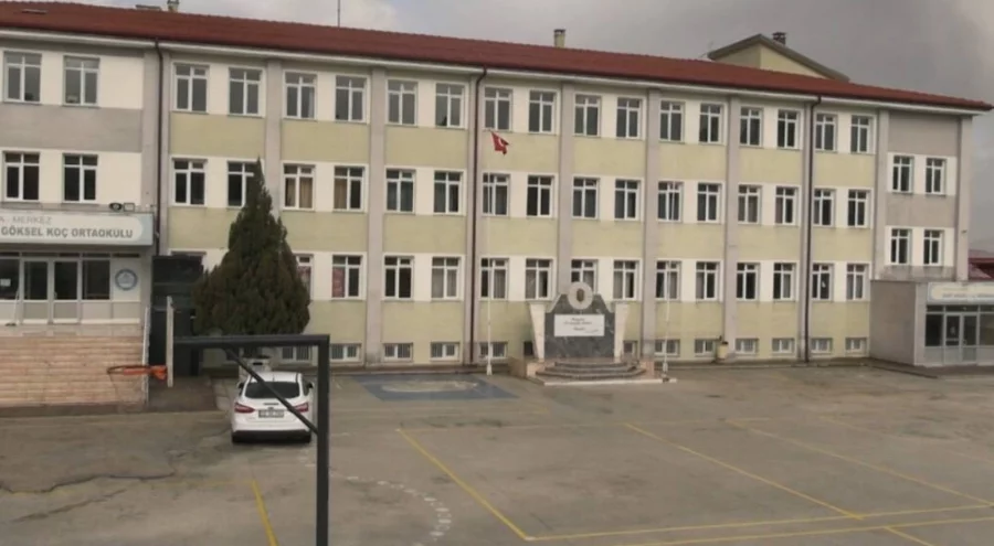 Okulda tuvaletlere kamera yerleştirildi! Veliler tepki gösterdi