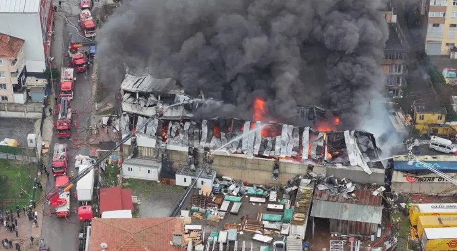 Ataşehir'de büyük fabrika yangını