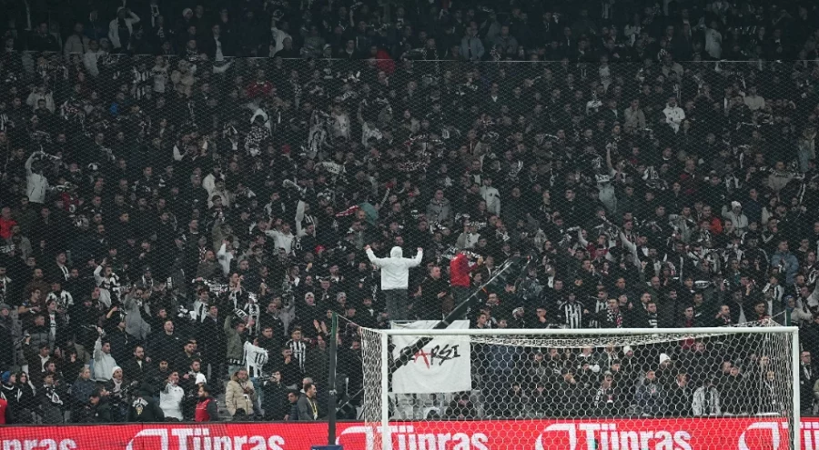 Beşiktaşlı taraftarlardan  'istifa' sesleri!