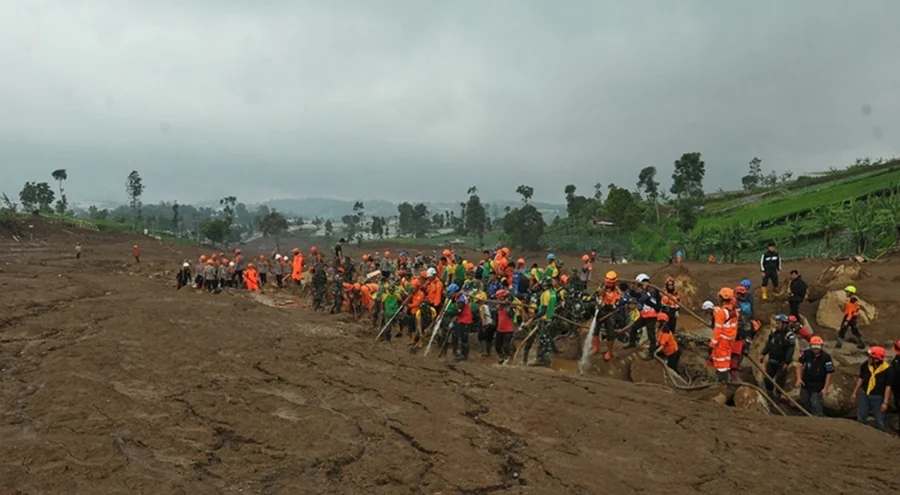 Endonezya felaketi yaşıyor: Toprak kaymasındaki can kaybı 70'e çıktı