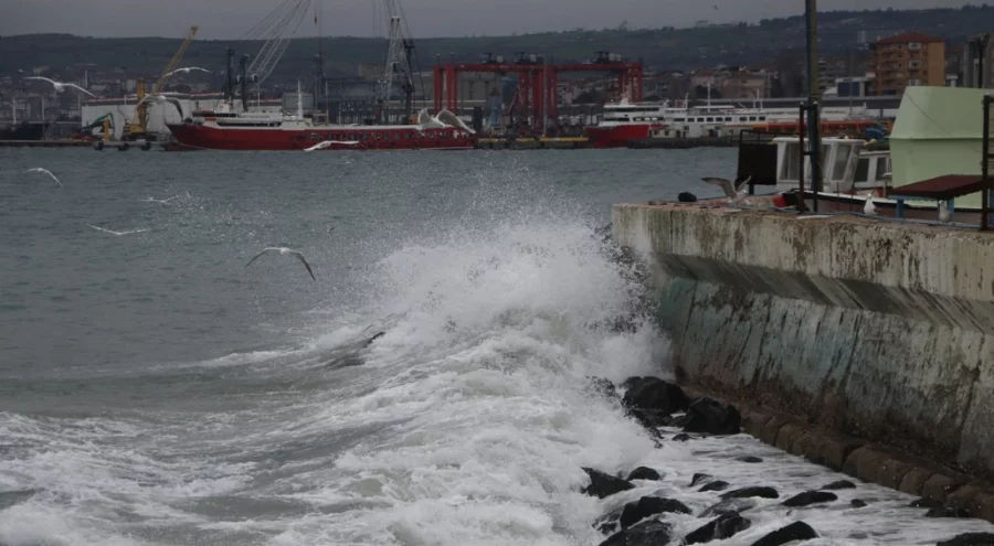Deniz ulaşımına 'hava muhalefeti' engeli: Seferler aksadı