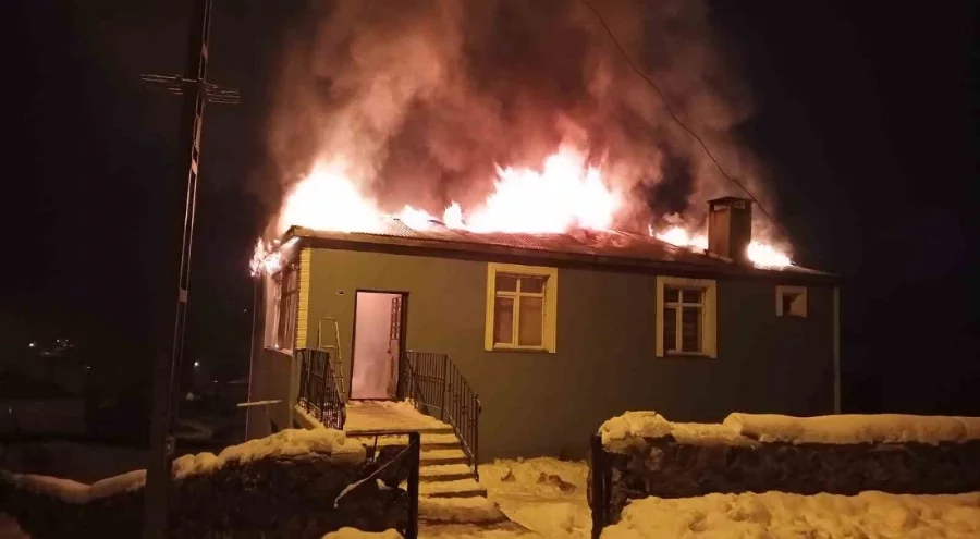 Kars'ta imamın evinde çıkan yangın söndürüldü