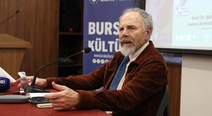 Bursa'da felsefenin insanı merkeze alan temel soruları ele alındı