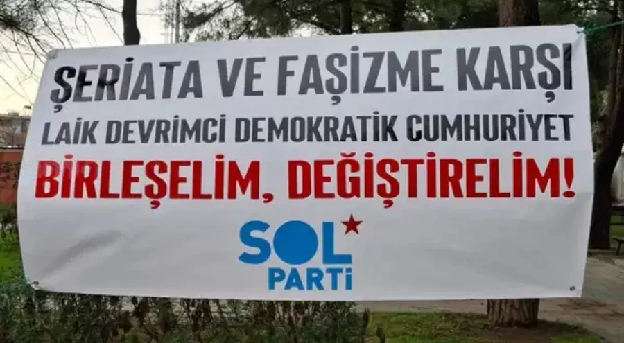 Balıkesir'de şeriat karşıtı pankarta gözaltı